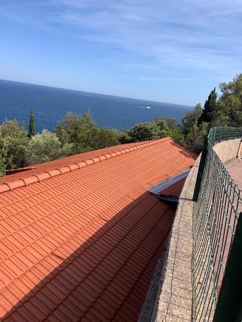 Toiture en tuiles neuves après réfection complète à Théoule-sur-Mer